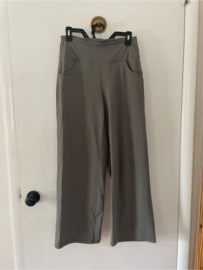 Wide Leg Yoga Pull-On Pants in Olive